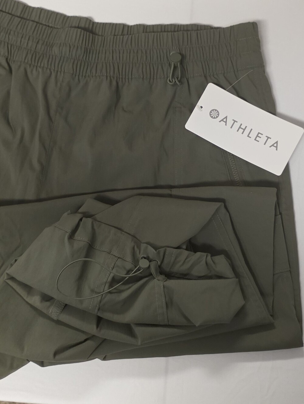 NWT Athleta Olive Green Cascade Poplin Gargo Pant -Size M